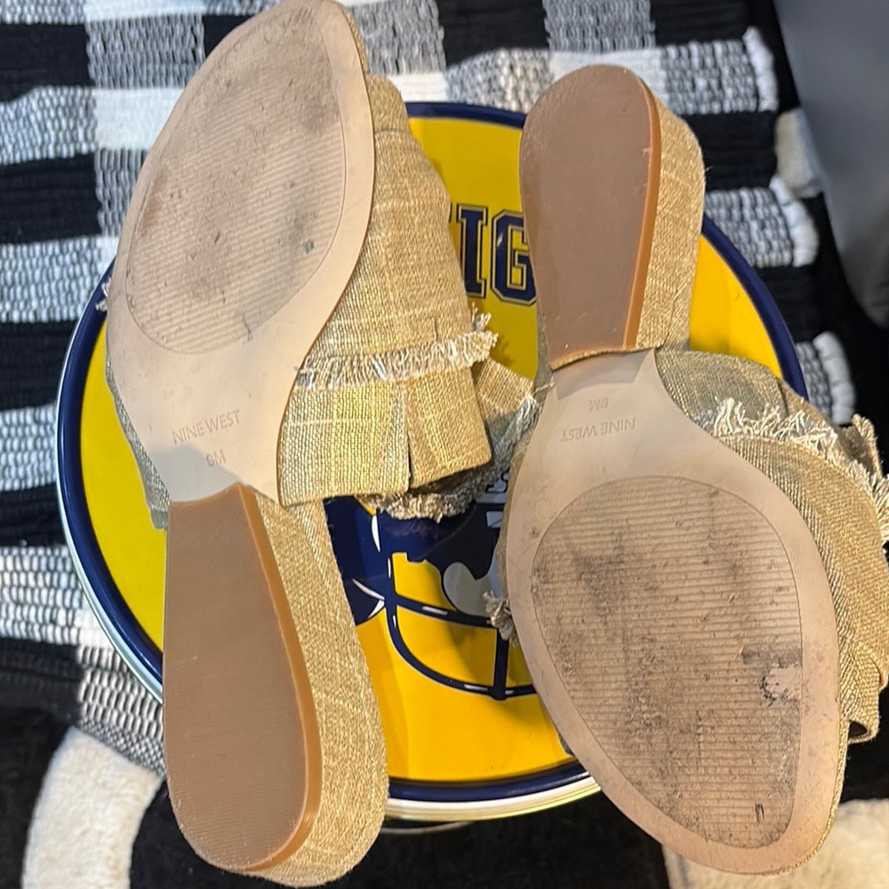 Nine West Tan Mules Stylish and Comfortable size 9 - Picture 2 of 4